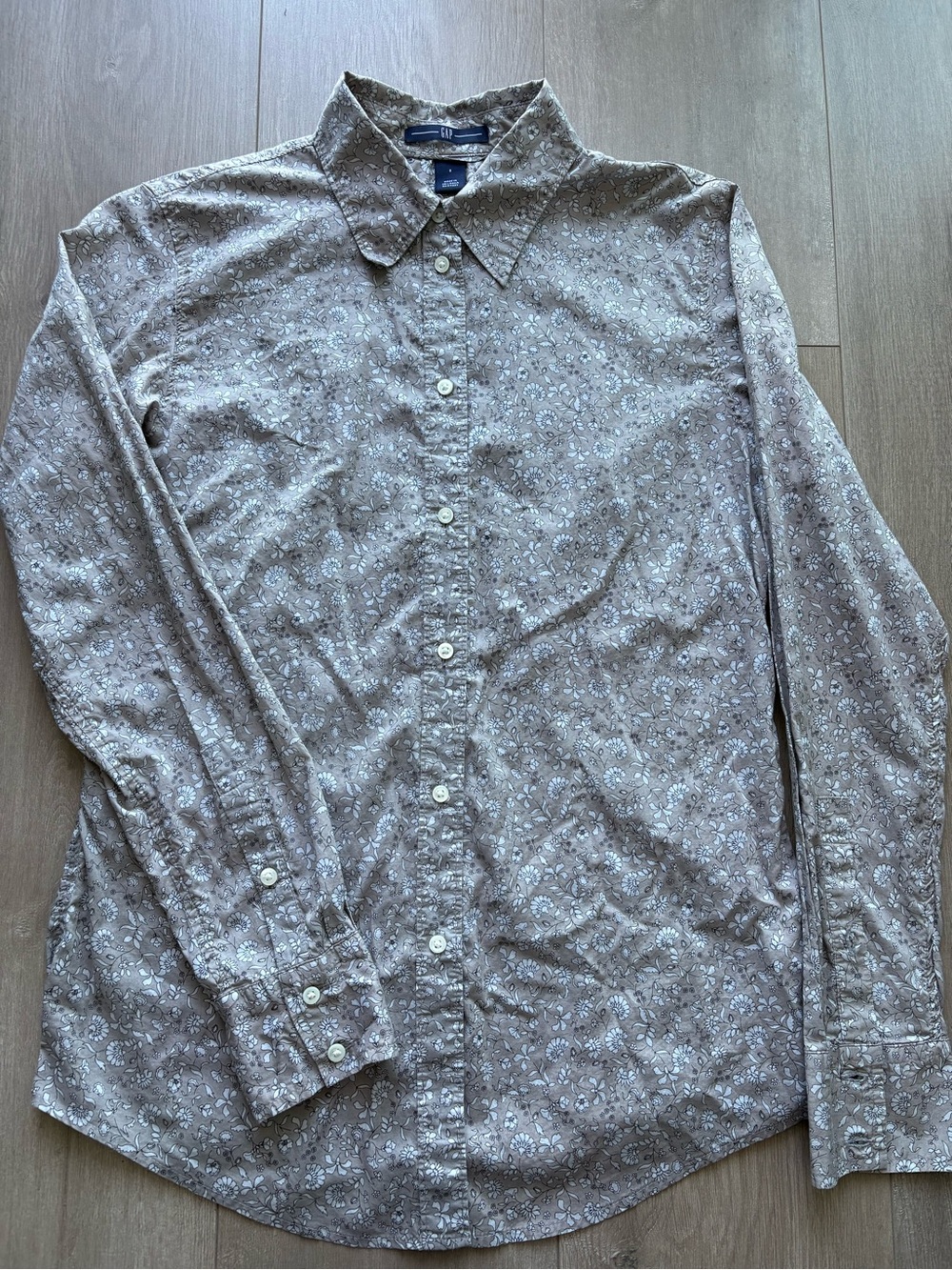 GAP Women's Beige Floral Print Button-Down Shirt